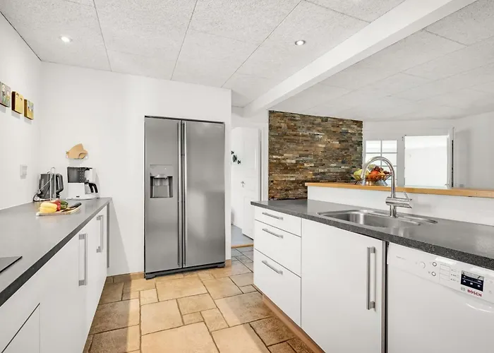 Adia - 300m From The Sea By Interhome